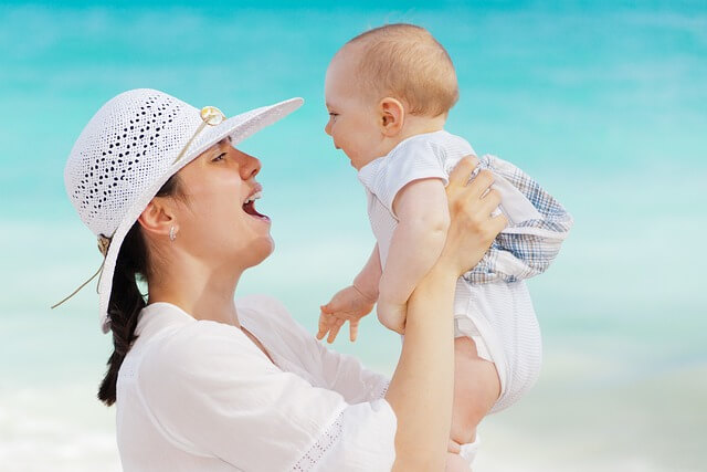 분유 수유 시 젖병 소독기 안에서 플라스틱 용기 환경호르몬 유출 방지를 위해 저온 건조 활용하기 전에 꼭 알아둘 점